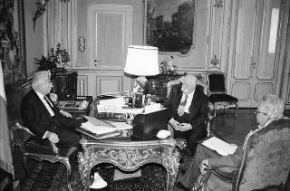 Incontro del Presidente della Repubblica Francesco Cossiga con Mario Tedeschi, direttore de &quot;Il Borghese&quot;, per presentare l'Antologia sui 40 anni del settimanale