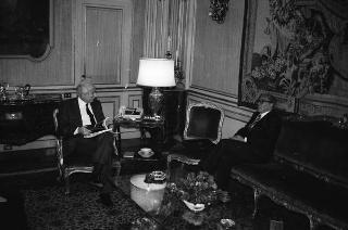 Il Presidente della Repubblica Francesco Cossiga riceve Matteo Matteotti, presidente dell'Istituto di Studi sociali "Giuseppe Saragat", con Giovanni Ferro, autore del saggio Massarenti il riformista e Piero della Croce, per presentare l'opera