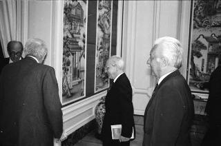 Il Presidente della Repubblica Francesco Cossiga riceve Matteo Matteotti, presidente dell'Istituto di Studi sociali "Giuseppe Saragat", con Giovanni Ferro, autore del saggio Massarenti il riformista e Piero della Croce, per presentare l'opera