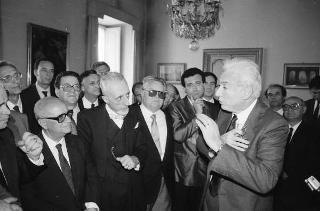 Il Presidente della Repubblica Francesco Cossiga riceve in udienza Pasquale Bandiera, presidente della Lega italiana della Federazione internazionale dei diritti dell'uomo, con i componenti del Comitato centrale
