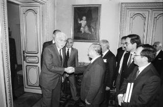 Il Presidente della Repubblica Francesco Cossiga riceve in udienza Pasquale Bandiera, presidente della Lega italiana della Federazione internazionale dei diritti dell'uomo, con i componenti del Comitato centrale
