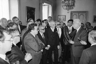 Il Presidente della Repubblica Francesco Cossiga riceve in udienza Pasquale Bandiera, presidente della Lega italiana della Federazione internazionale dei diritti dell'uomo, con i componenti del Comitato centrale