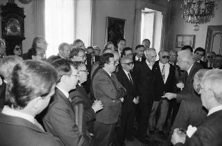 Il Presidente della Repubblica Francesco Cossiga riceve in udienza Pasquale Bandiera, presidente della Lega italiana della Federazione internazionale dei diritti dell'uomo, con i componenti del Comitato centrale