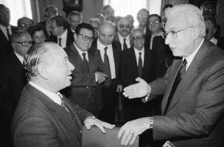 Il Presidente della Repubblica Francesco Cossiga riceve in udienza Pasquale Bandiera, presidente della Lega italiana della Federazione internazionale dei diritti dell'uomo, con i componenti del Comitato centrale