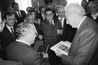 Il Presidente della Repubblica Francesco Cossiga riceve in udienza Pasquale Bandiera, presidente della Lega italiana della Federazione internazionale dei diritti dell'uomo, con i componenti del Comitato centrale