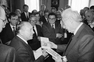 Il Presidente della Repubblica Francesco Cossiga riceve in udienza Pasquale Bandiera, presidente della Lega italiana della Federazione internazionale dei diritti dell'uomo, con i componenti del Comitato centrale