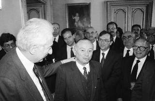 Il Presidente della Repubblica Francesco Cossiga riceve in udienza Pasquale Bandiera, presidente della Lega italiana della Federazione internazionale dei diritti dell'uomo, con i componenti del Comitato centrale