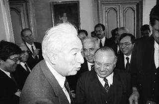 Il Presidente della Repubblica Francesco Cossiga riceve in udienza Pasquale Bandiera, presidente della Lega italiana della Federazione internazionale dei diritti dell'uomo, con i componenti del Comitato centrale