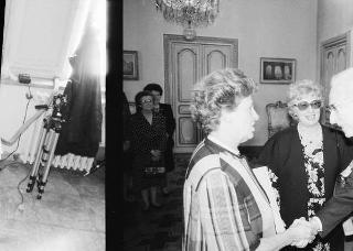 Il Presidente della Repubblica Francesco Cossiga riceve in udienza la signora Giulia Oteri, presidente nazionale dei Gruppi di volontariato vincenziano, con una delegazione delle partecipanti all'Assemblea generale dell'Association Internazionale des Charités