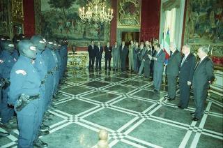 Il Presidente della Repubblica Francesco Cossiga riceve l'on. Gian Carlo Ruffino, sottosegretario di Stato all'Interno, con Vincenzo Parisi, capo della Polizia, e una delegazione di agenti del NOCS