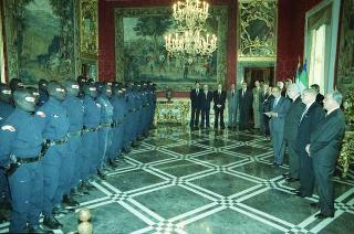 Il Presidente della Repubblica Francesco Cossiga riceve l'on. Gian Carlo Ruffino, sottosegretario di Stato all'Interno, con Vincenzo Parisi, capo della Polizia, e una delegazione di agenti del NOCS