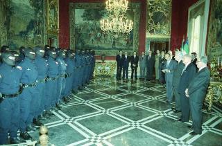 Il Presidente della Repubblica Francesco Cossiga riceve l'on. Gian Carlo Ruffino, sottosegretario di Stato all'Interno, con Vincenzo Parisi, capo della Polizia, e una delegazione di agenti del NOCS