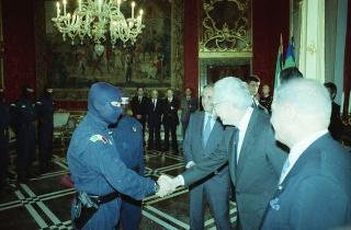 Il Presidente della Repubblica Francesco Cossiga riceve l'on. Gian Carlo Ruffino, sottosegretario di Stato all'Interno, con Vincenzo Parisi, capo della Polizia, e una delegazione di agenti del NOCS