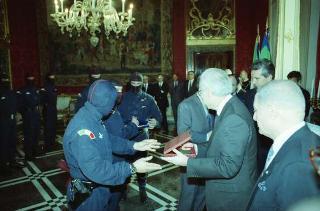 Il Presidente della Repubblica Francesco Cossiga riceve l'on. Gian Carlo Ruffino, sottosegretario di Stato all'Interno, con Vincenzo Parisi, capo della Polizia, e una delegazione di agenti del NOCS