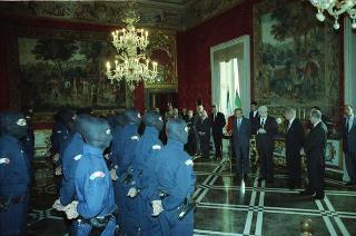 Il Presidente della Repubblica Francesco Cossiga riceve l'on. Gian Carlo Ruffino, sottosegretario di Stato all'Interno, con Vincenzo Parisi, capo della Polizia, e una delegazione di agenti del NOCS