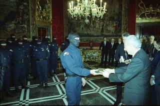 Il Presidente della Repubblica Francesco Cossiga riceve l'on. Gian Carlo Ruffino, sottosegretario di Stato all'Interno, con Vincenzo Parisi, capo della Polizia, e una delegazione di agenti del NOCS