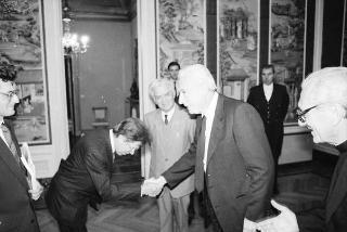 Incontro del Presidente della Repubblica Francesco Cossiga con Mons. Giovanni Saldarini, arcivescovo di Torino e una delegazione dell'Arcidiocesi