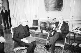 Incontro del Presidente della Repubblica Francesco Cossiga con Mons. Giovanni Saldarini, arcivescovo di Torino e una delegazione dell'Arcidiocesi