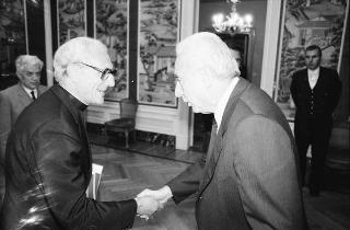 Incontro del Presidente della Repubblica Francesco Cossiga con Mons. Giovanni Saldarini, arcivescovo di Torino e una delegazione dell'Arcidiocesi
