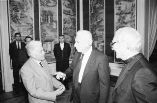 Incontro del Presidente della Repubblica Francesco Cossiga con Mons. Giovanni Saldarini, arcivescovo di Torino e una delegazione dell'Arcidiocesi