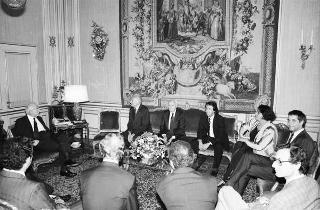 Incontro del Presidente della Repubblica Francesco Cossiga con Erich B. Kusch, presidente della Federazione della stampa estera in Italia, con i componenti del nuovo Consiglio direttivo