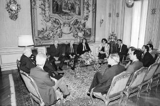 Incontro del Presidente della Repubblica Francesco Cossiga con Erich B. Kusch, presidente della Federazione della stampa estera in Italia, con i componenti del nuovo Consiglio direttivo