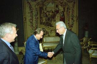 Il Presidente della Repubblica Francesco Cossiga riceve in udienza il dott. Vittorio Emiliani e il prof. Andrea Emiliani