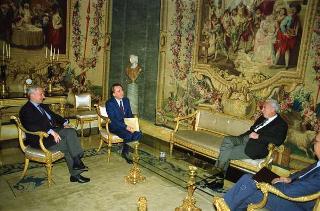 Il Presidente della Repubblica Francesco Cossiga riceve in udienza il dott. Vittorio Emiliani e il prof. Andrea Emiliani