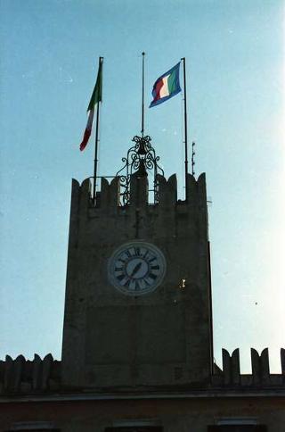 Cerimonia di consegna del nuovo Stendardo Presidenziale al Comando Carabinieri Guardie del Presidente della Repubblica