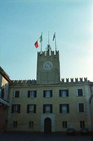 Cerimonia di consegna del nuovo Stendardo Presidenziale al Comando Carabinieri Guardie del Presidente della Repubblica
