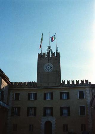 Cerimonia di consegna del nuovo Stendardo Presidenziale al Comando Carabinieri Guardie del Presidente della Repubblica