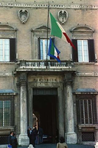 Cerimonia di consegna del nuovo Stendardo Presidenziale al Comando Carabinieri Guardie del Presidente della Repubblica