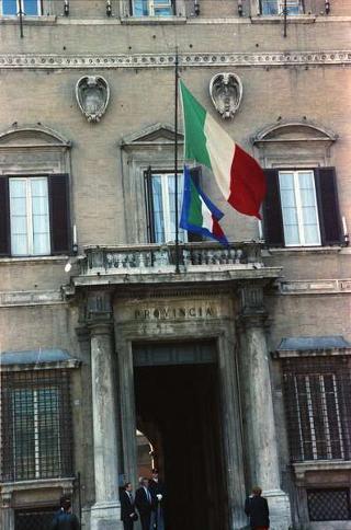 Cerimonia di consegna del nuovo Stendardo Presidenziale al Comando Carabinieri Guardie del Presidente della Repubblica