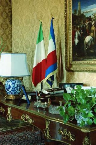 Cerimonia di consegna del nuovo Stendardo Presidenziale al Comando Carabinieri Guardie del Presidente della Repubblica