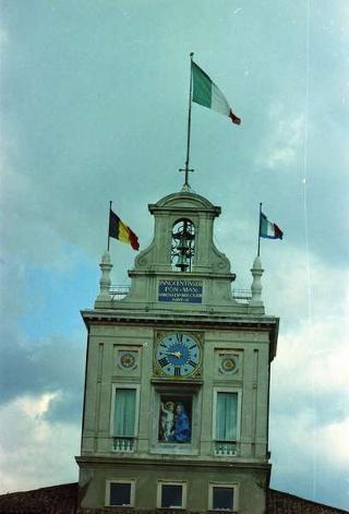Cerimonia di consegna del nuovo Stendardo Presidenziale al Comando Carabinieri Guardie del Presidente della Repubblica