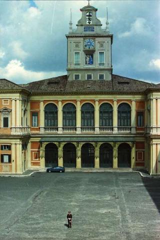 Cerimonia di consegna del nuovo Stendardo Presidenziale al Comando Carabinieri Guardie del Presidente della Repubblica