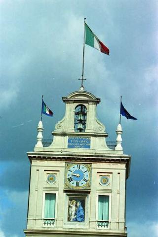 Cerimonia di consegna del nuovo Stendardo Presidenziale al Comando Carabinieri Guardie del Presidente della Repubblica