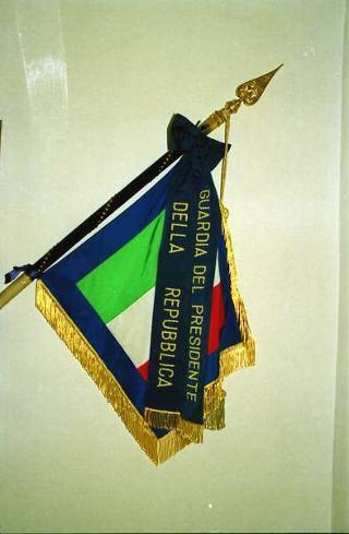 Cerimonia di consegna del nuovo Stendardo Presidenziale al Comando Carabinieri Guardie del Presidente della Repubblica