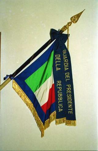 Cerimonia di consegna del nuovo Stendardo Presidenziale al Comando Carabinieri Guardie del Presidente della Repubblica