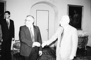 Il Presidente della Repubblica Francesco Cossiga incontra Riccardo Triglia, presidente dell'Associazione nazionale comuni italiani, con alcuni esponenti dell'ANCI
