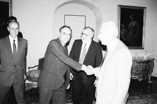 Il Presidente della Repubblica Francesco Cossiga incontra Riccardo Triglia, presidente dell'Associazione nazionale comuni italiani, con alcuni esponenti dell'ANCI