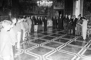 Incontro del Presidente della Repubblica Francesco Cossiga con l'on. Francesco De Lorenzo, ministro della Sanità, gli organizzatori e i collaboratori del Giffoni Film Festival, per la consegna al Presidente della Repubblica del Premio "François Truffaut"