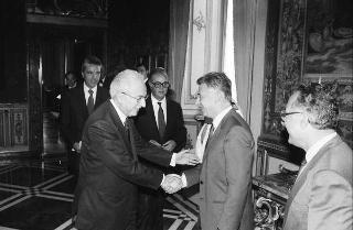 Incontro del Presidente della Repubblica Francesco Cossiga con l'on. Francesco De Lorenzo, ministro della Sanità, gli organizzatori e i collaboratori del Giffoni Film Festival, per la consegna al Presidente della Repubblica del Premio "François Truffaut"