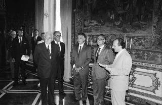 Incontro del Presidente della Repubblica Francesco Cossiga con l'on. Francesco De Lorenzo, ministro della Sanità, gli organizzatori e i collaboratori del Giffoni Film Festival, per la consegna al Presidente della Repubblica del Premio "François Truffaut"