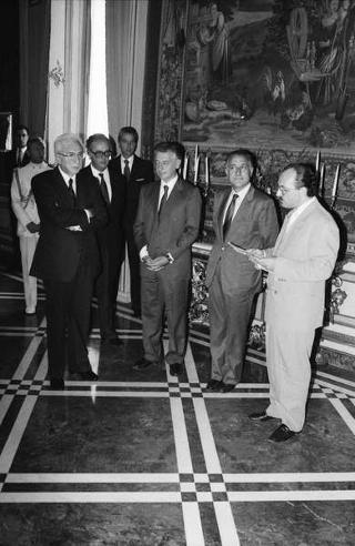 Incontro del Presidente della Repubblica Francesco Cossiga con l'on. Francesco De Lorenzo, ministro della Sanità, gli organizzatori e i collaboratori del Giffoni Film Festival, per la consegna al Presidente della Repubblica del Premio "François Truffaut"