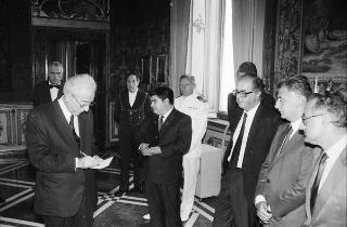 Incontro del Presidente della Repubblica Francesco Cossiga con l'on. Francesco De Lorenzo, ministro della Sanità, gli organizzatori e i collaboratori del Giffoni Film Festival, per la consegna al Presidente della Repubblica del Premio "François Truffaut"