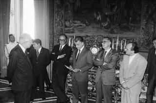 Incontro del Presidente della Repubblica Francesco Cossiga con l'on. Francesco De Lorenzo, ministro della Sanità, gli organizzatori e i collaboratori del Giffoni Film Festival, per la consegna al Presidente della Repubblica del Premio "François Truffaut"