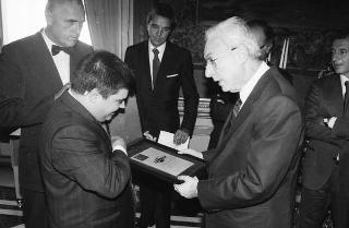 Incontro del Presidente della Repubblica Francesco Cossiga con l'on. Francesco De Lorenzo, ministro della Sanità, gli organizzatori e i collaboratori del Giffoni Film Festival, per la consegna al Presidente della Repubblica del Premio "François Truffaut"