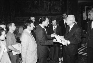 Incontro del Presidente della Repubblica Francesco Cossiga con l'on. Francesco De Lorenzo, ministro della Sanità, gli organizzatori e i collaboratori del Giffoni Film Festival, per la consegna al Presidente della Repubblica del Premio "François Truffaut"