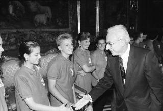 Incontro del Presidente della Repubblica Francesco Cossiga con l'on. Francesco De Lorenzo, ministro della Sanità, gli organizzatori e i collaboratori del Giffoni Film Festival, per la consegna al Presidente della Repubblica del Premio "François Truffaut"